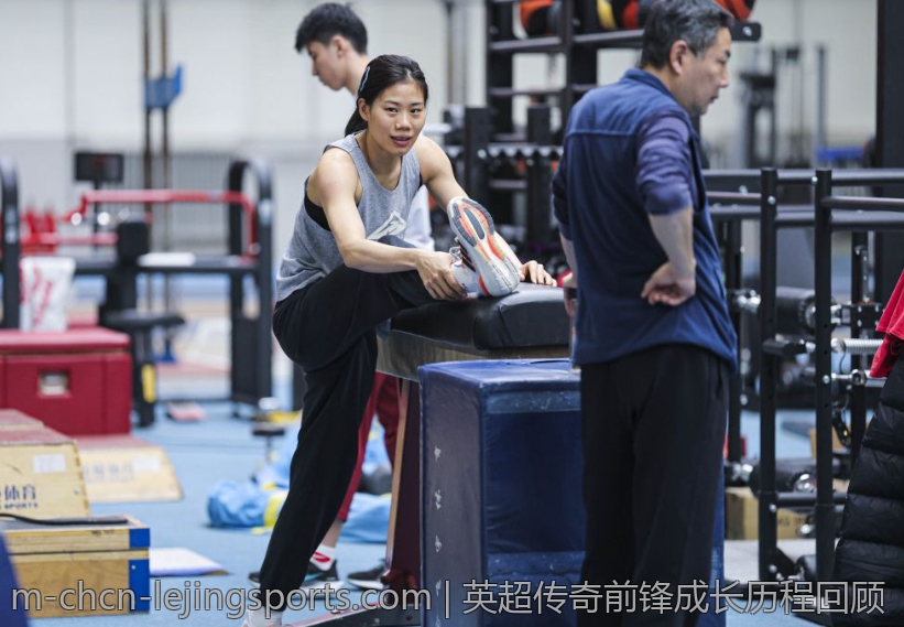 英超传奇前锋成长历程回顾